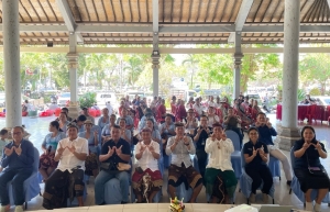 FKIK Warmadewa Trains Goa Lawah Tourism Group in Basic Life Support and Health Preparedness